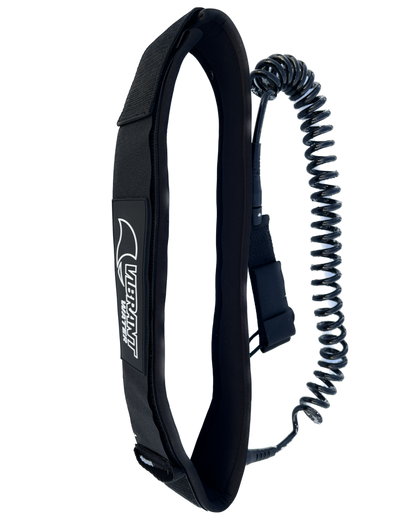 Wingfoil belteleash sort med Vibrant water logo