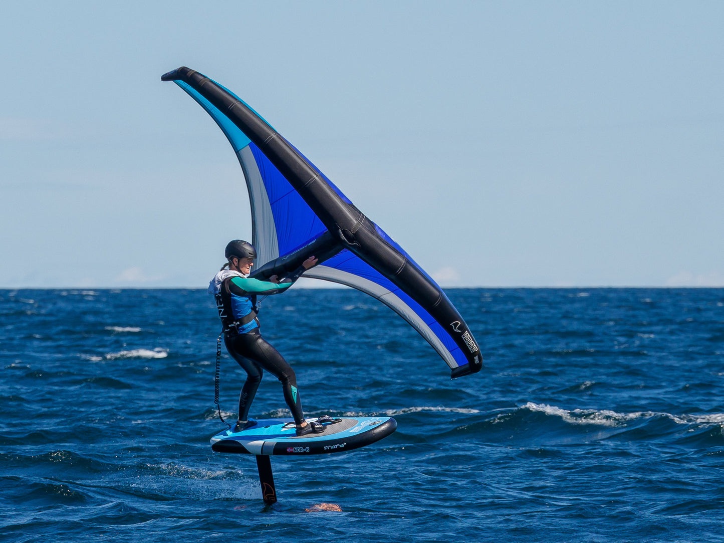 Utleie Vibrant wingfoil nybegynner pakke. Komplett med brett, foil og winge.