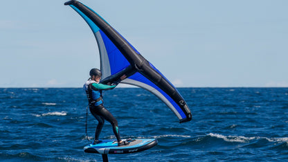 Jorunn Horgen wingfoiler med Vibrant Surf utstyr